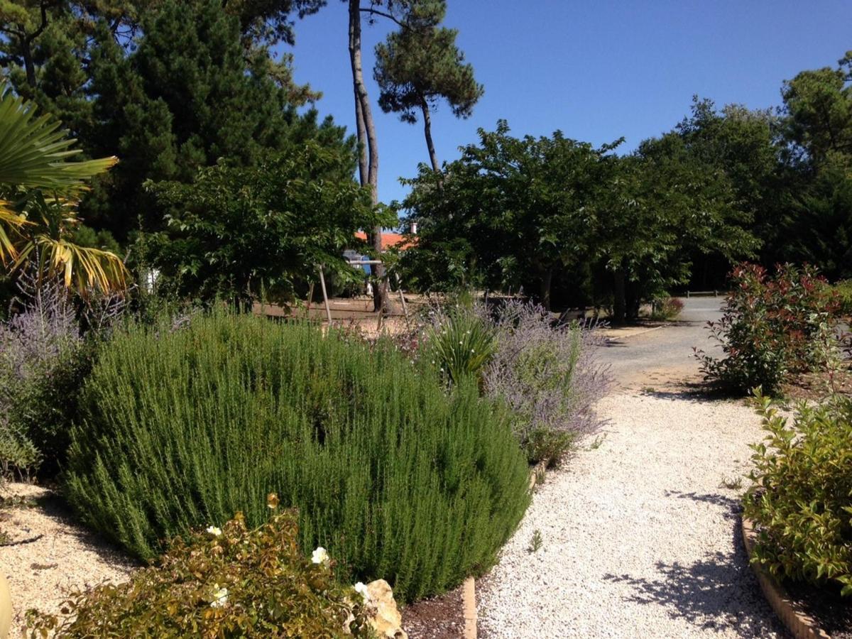 Ulvf Les Hibiscus Hotel Saint-Jean-de-Monts Exterior photo